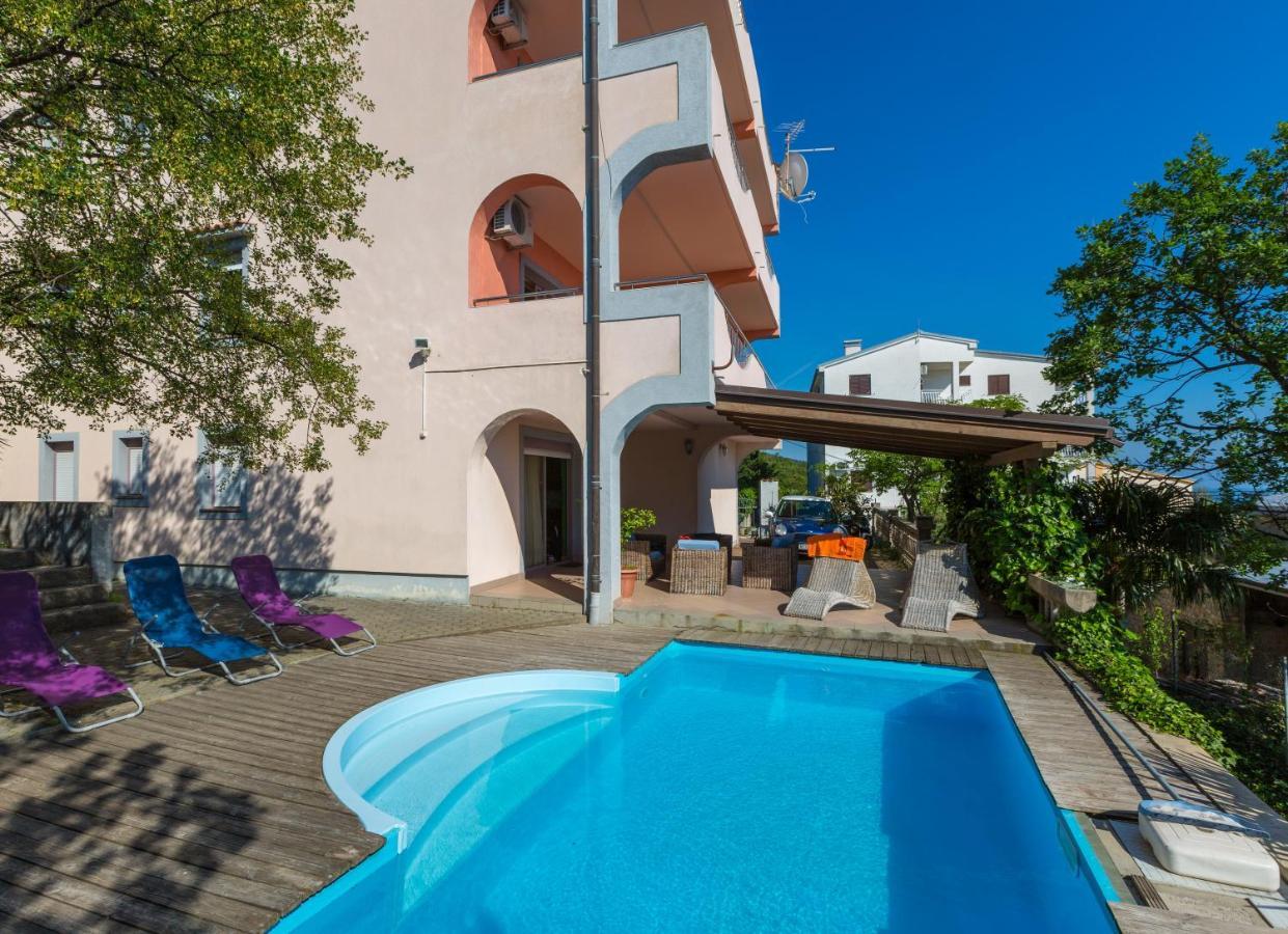 Apartmani Rino Dramalj Esterno foto