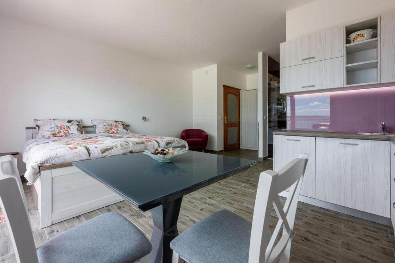Apartmani Rino Dramalj Esterno foto