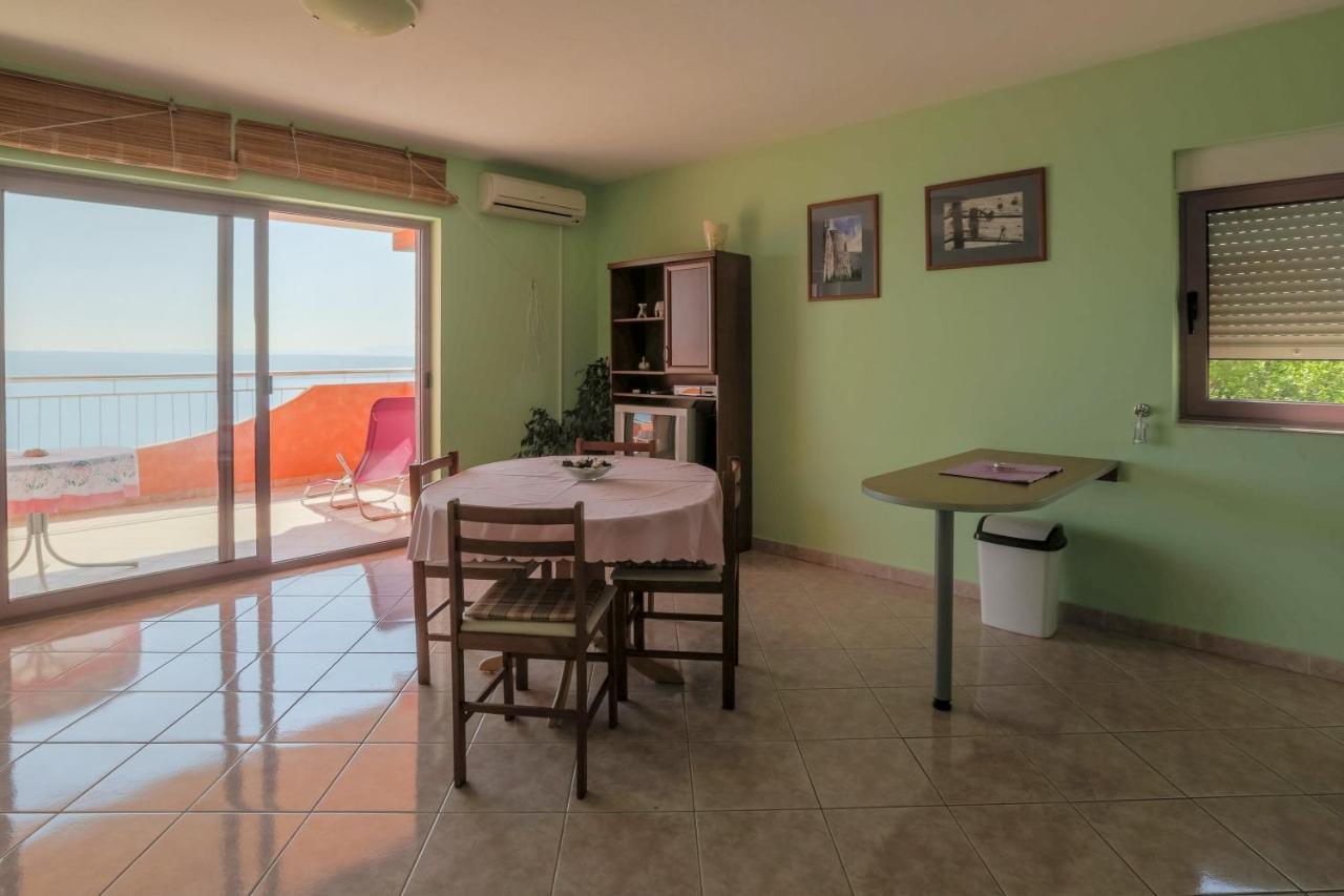 Apartmani Rino Dramalj Esterno foto